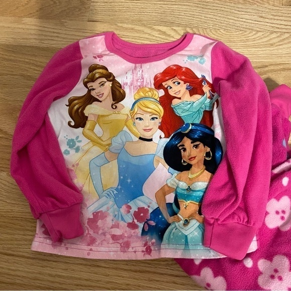 Disney Princess Fleece Pajama Set Sz 5T Pink Cinderella Belle Ariel Jasmine - Picture 3 of 5
